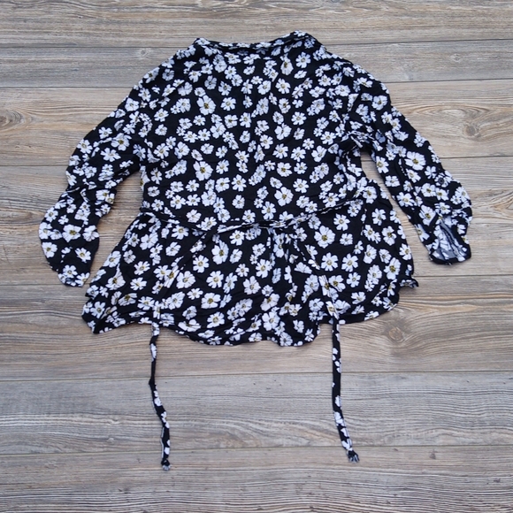 Flower Print Pattern Button Down Front Tie Back Blouse Top - Picture 8 of 12